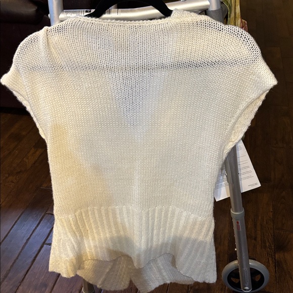 Elegant Cream V-Neck Sweater by Mossimo - Picture 5 of 5